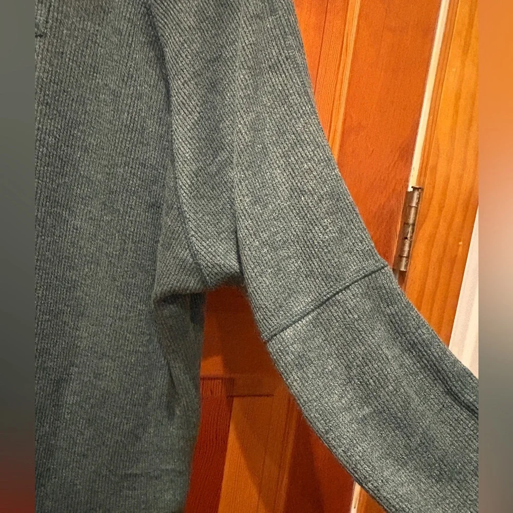 NWT Blu Pepper Split Neck Raglan Top - Picture 6 of 16